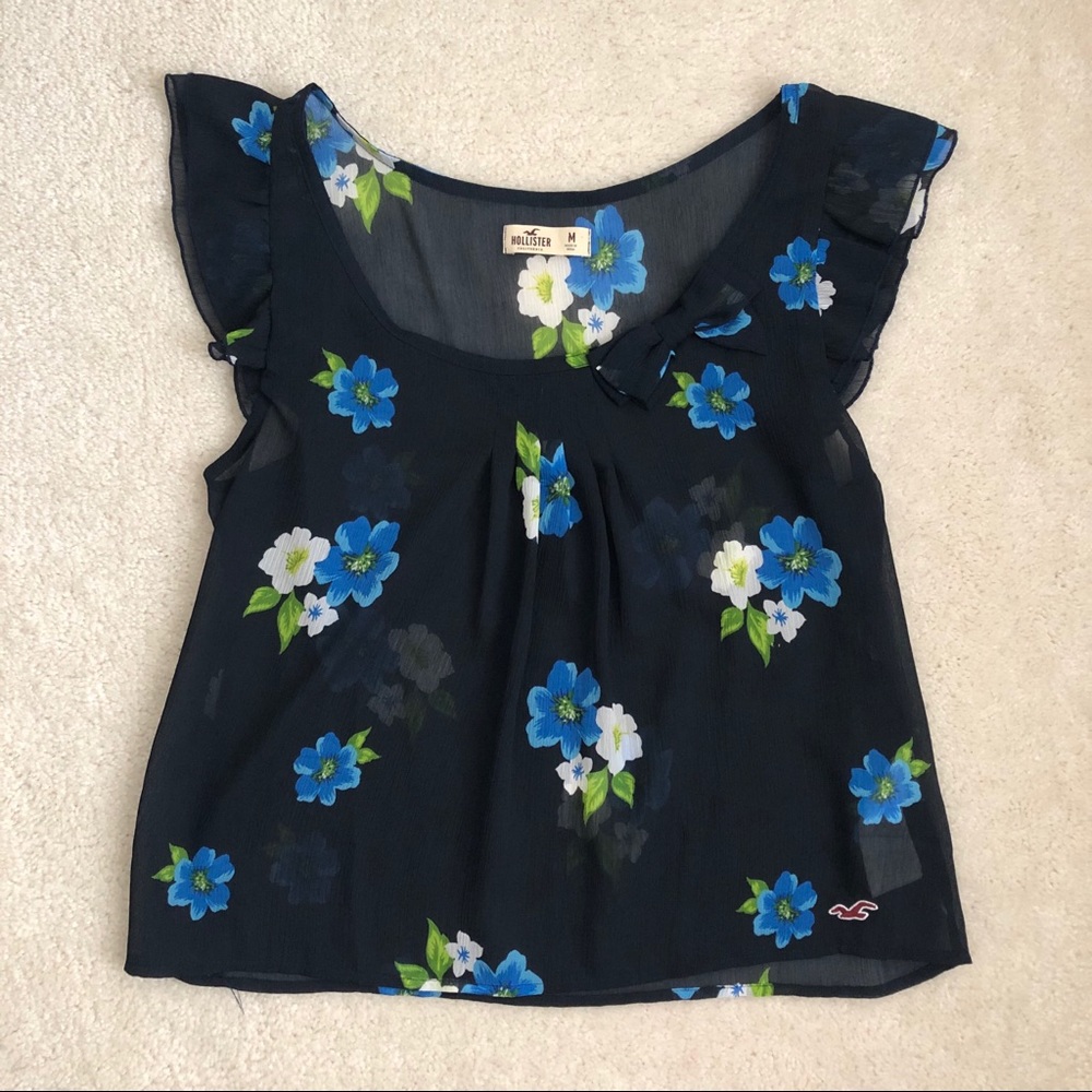 HOLLISTER semi-sheer floral top🐚🦋